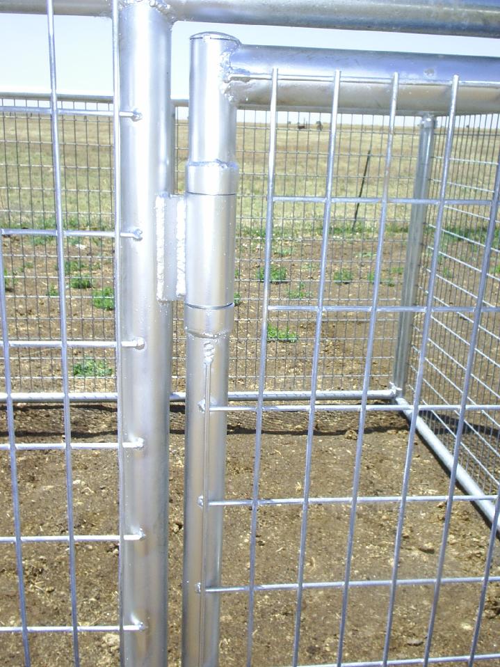 HEAVY DUTY HINGES ON ALL KENNELS BUILT BY LONESTAR